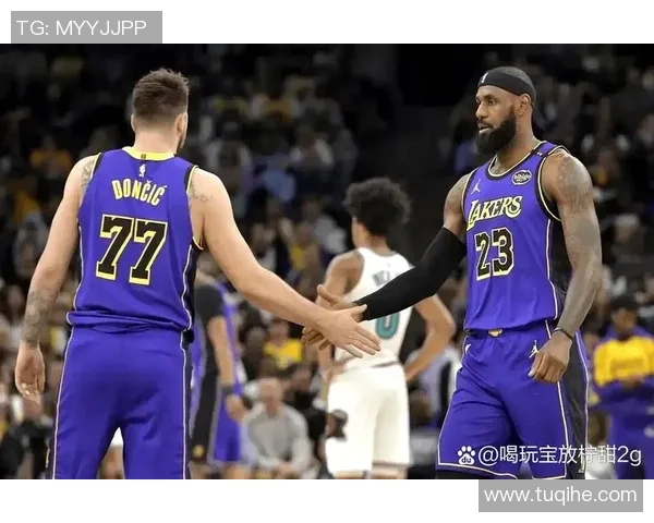 2009年湖人队与雷霆队季后赛精彩对决回顾与分析