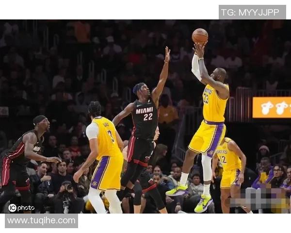 2013年湖人与热火的经典对决回顾与赛季精彩瞬间分析